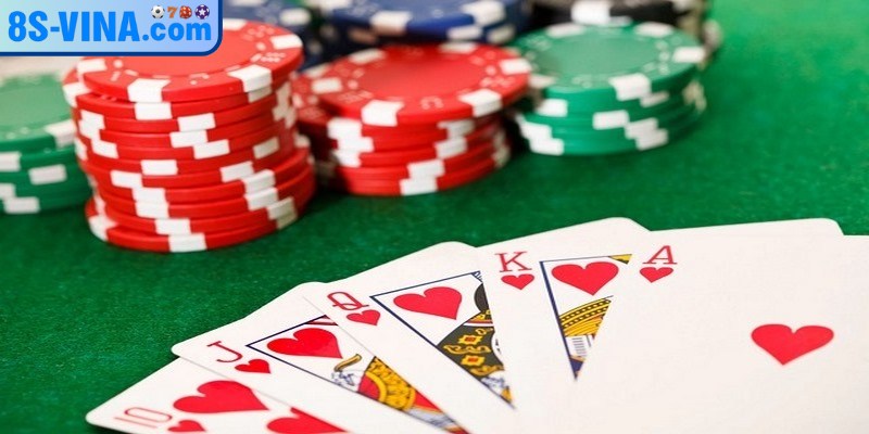 Trong poker, lá chung đóng vai trò quyết định