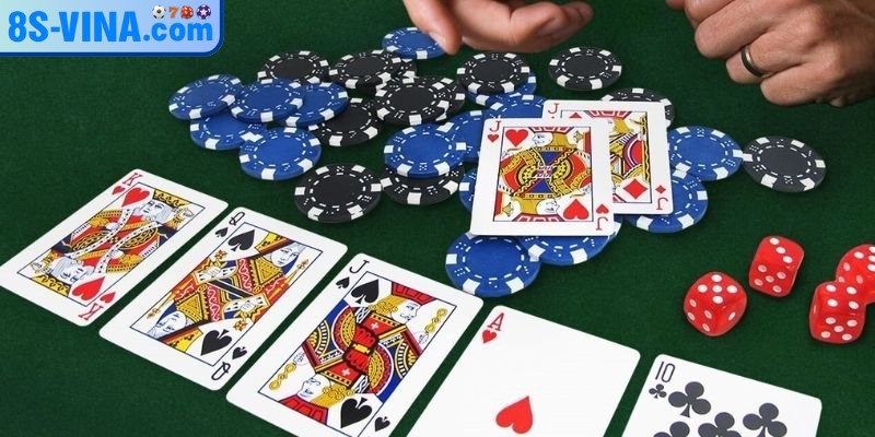 Ván chơi kết thúc khi có người chơi rút được hết các quân bài trên tay